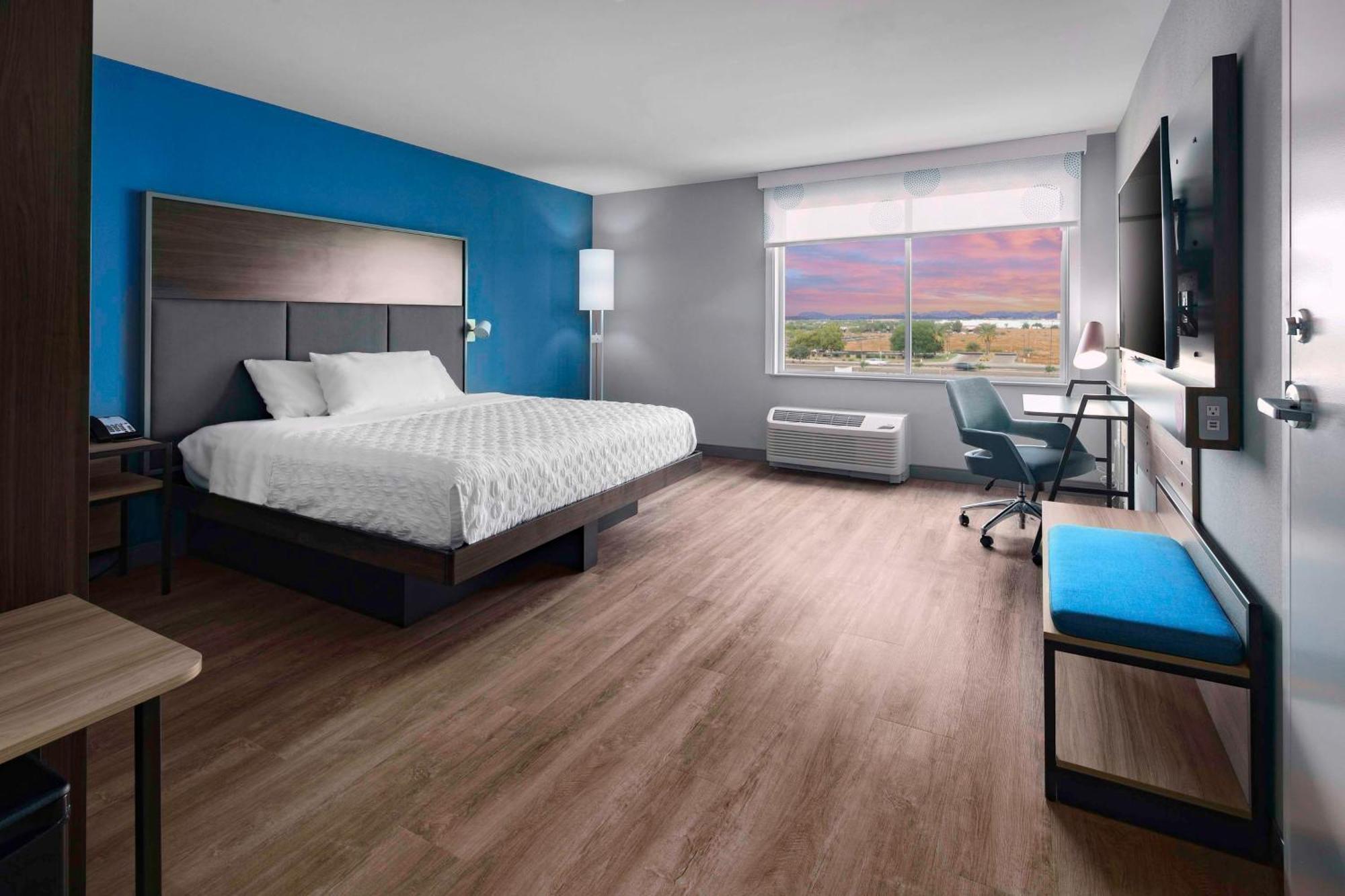Tru By Hilton Phoenix West, Az Hotel